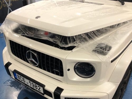 Aplikace ochranné fólie na přední kapotu vozů Mercedes G