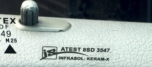 Fólie Infrasol Keram-X na přední stahovačky musí být označena speciálním štítkem bez kterého úprava nebude uznána na STK