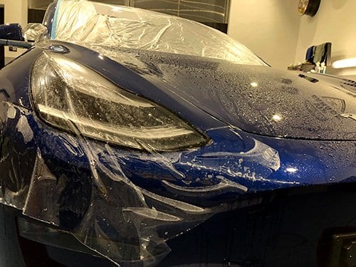 Připravá instalace ochranné fólie na vůz Tesla