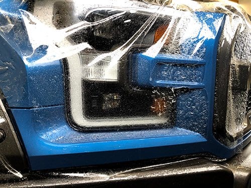 Aplikace ochranné fólie na přední pravý světlomet u vozů Ford Raptor
