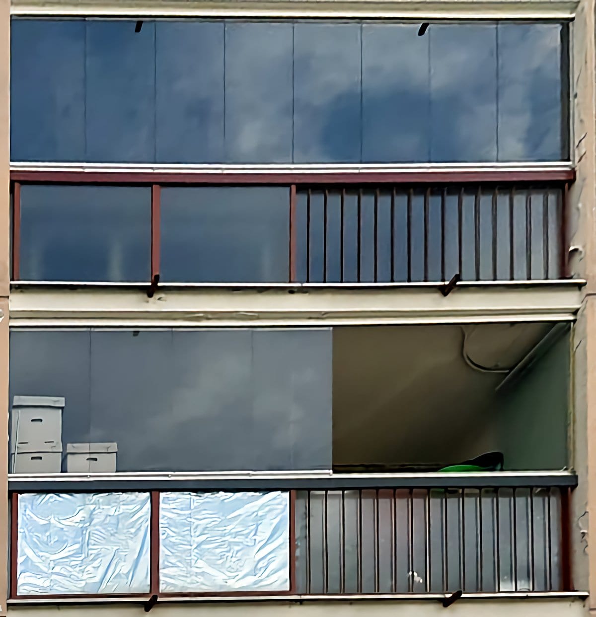 Fólie na balkoně ve vyšším patře NC 35 XT sníží o 65 % IR tepla v létě, a dodá estetickou celistvost objektu a soukromí