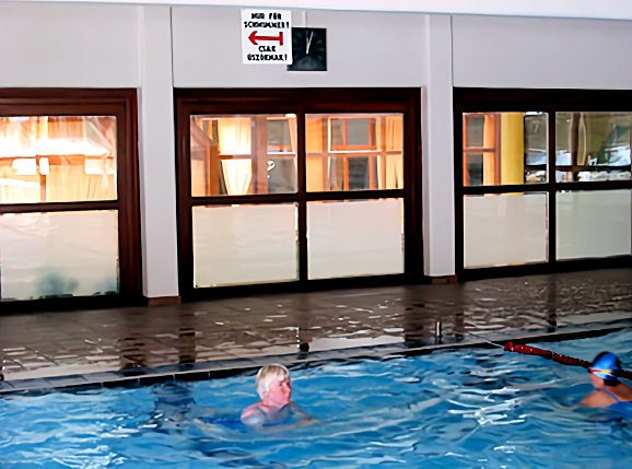 Ukázka fólie Z 200 u bazénu