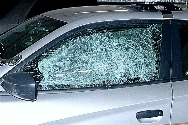 Bezpečnostní autofólie Infrasol zabrání rychlému průniku do auta rozbitým okénkem a tak i sníží možnost vykradení auta